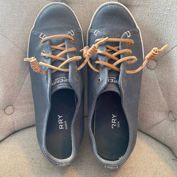 NAVY WOMENS SPERRYS - Picture 2 of 3